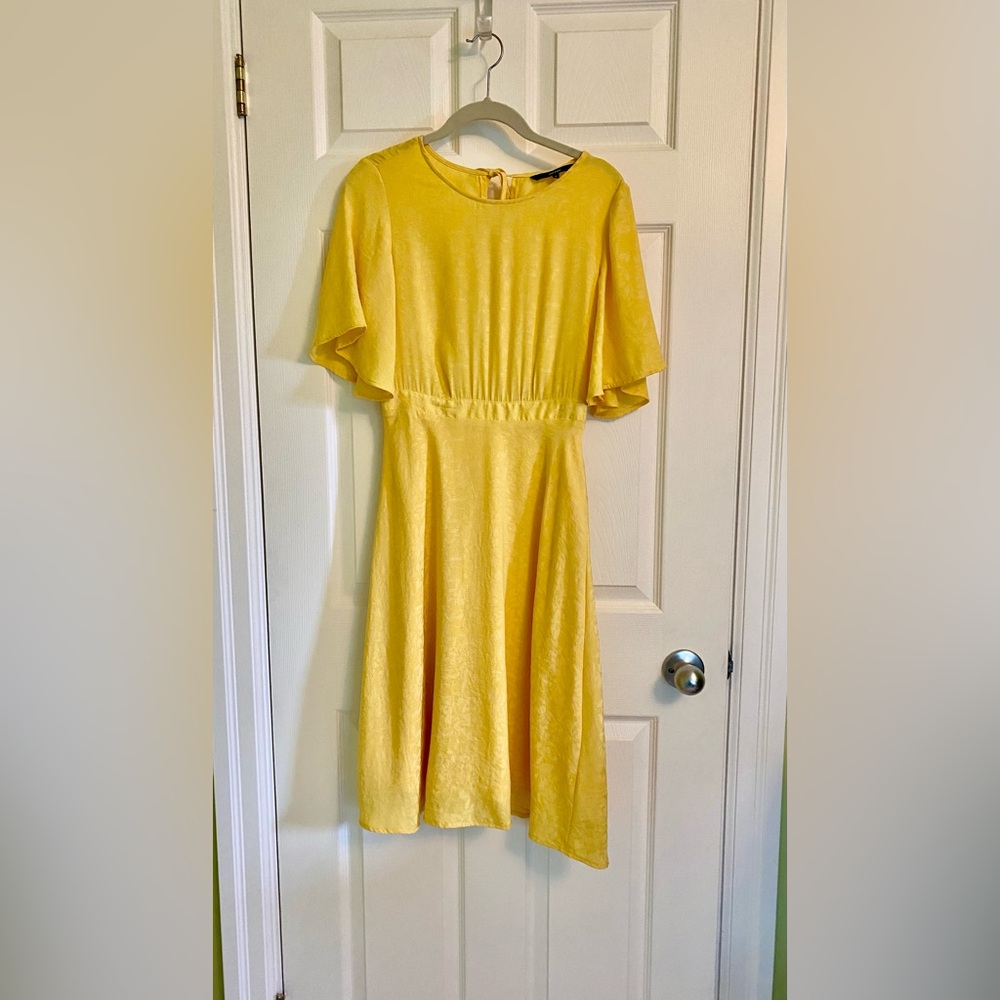 Burst of yellow and flouncy lined dress - Picture 2 of 8